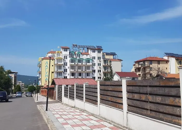 Laguna - Къща за гости